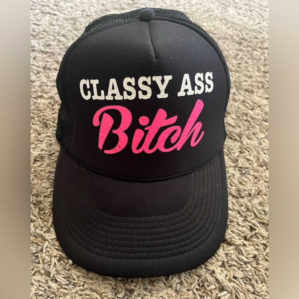 Snap back hat // Graphic // Black & Pink